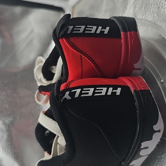 C Black And Red Heely Sz Youth 1 - Picture 3 of 8